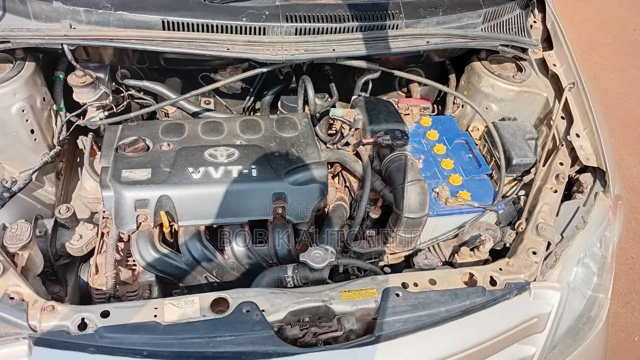 Toyota IST 2005 Gold