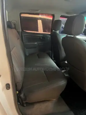 Toyota Hilux 2011 White