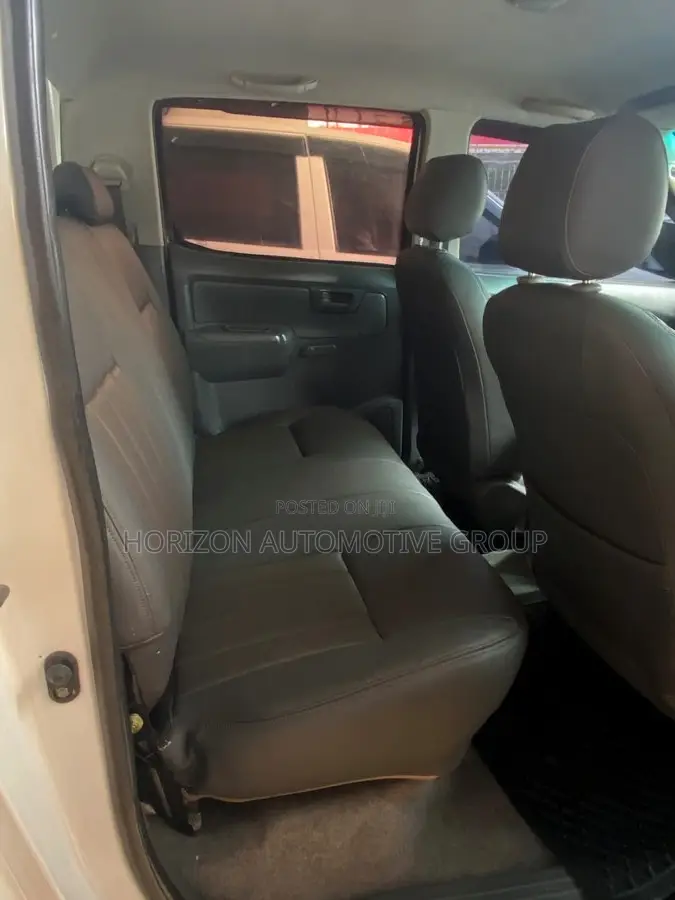 Toyota Hilux 2011 White