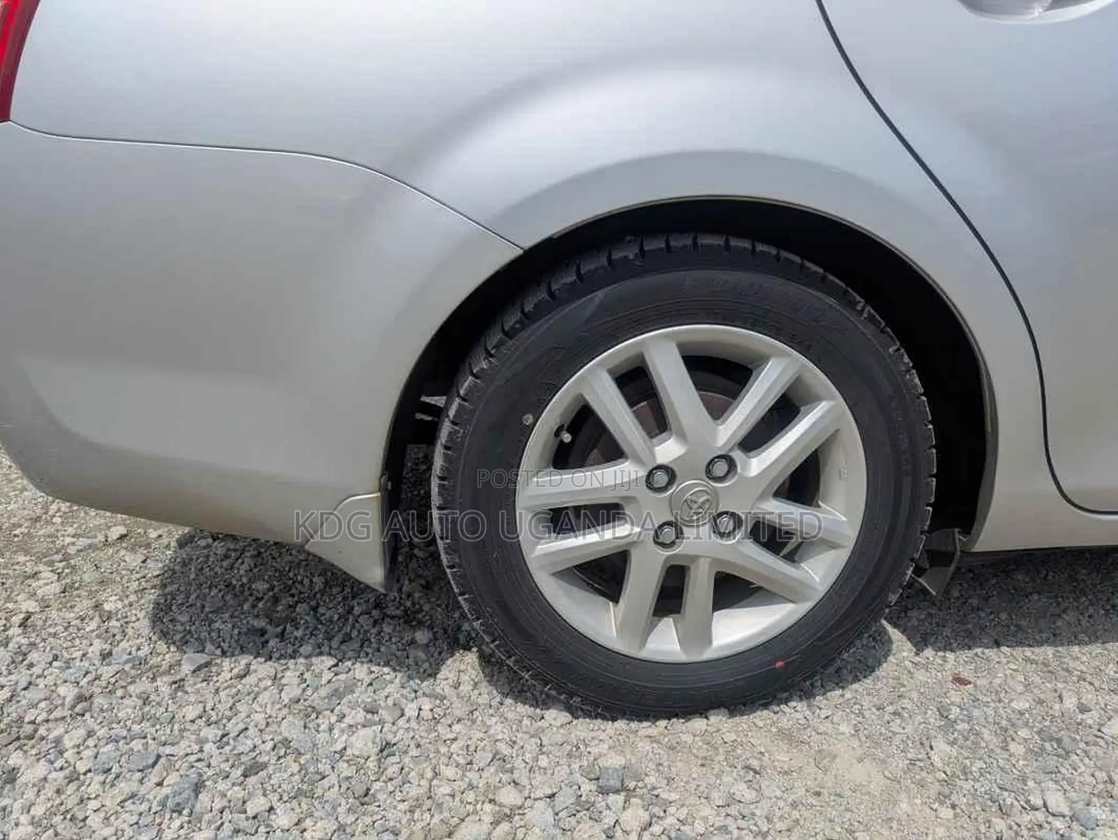 Toyota Corolla Fielder 1.5 Petrol FWD 2013 Silver