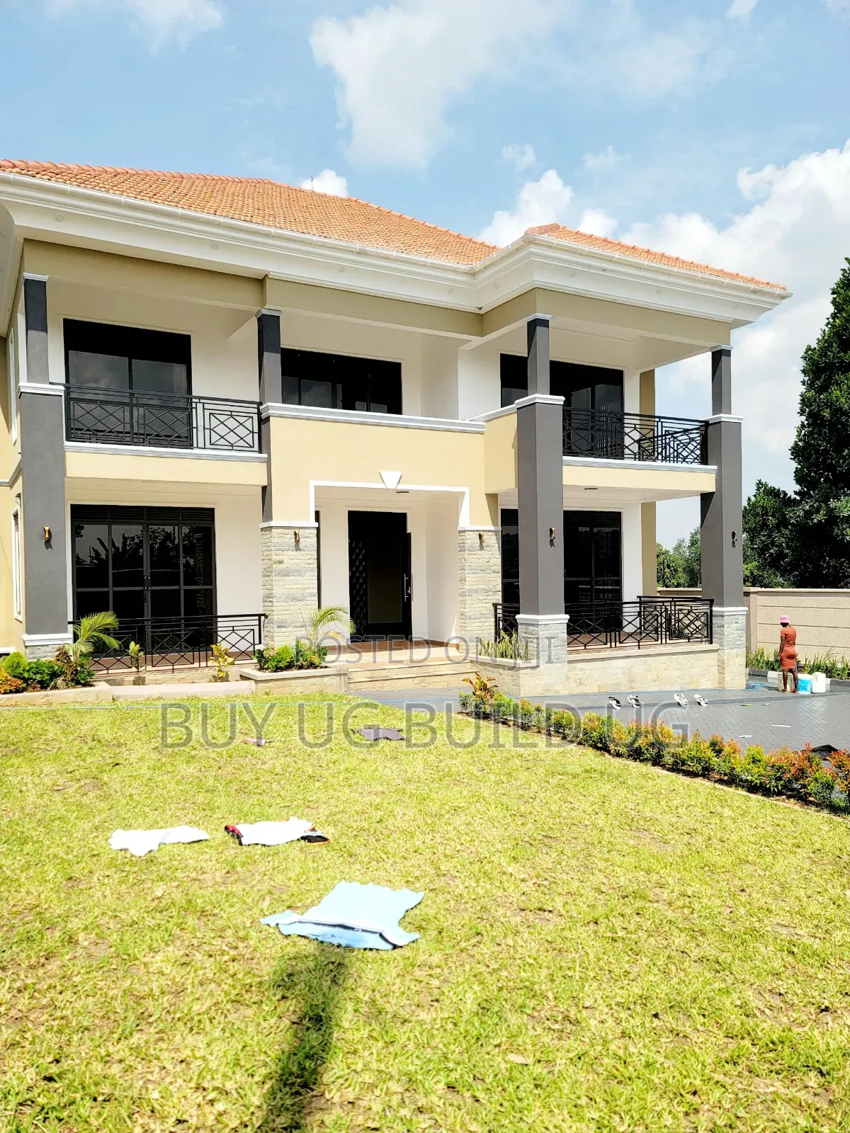 5bdrm Maisonette in Bwebajja Entebe Road, Central Division for sale