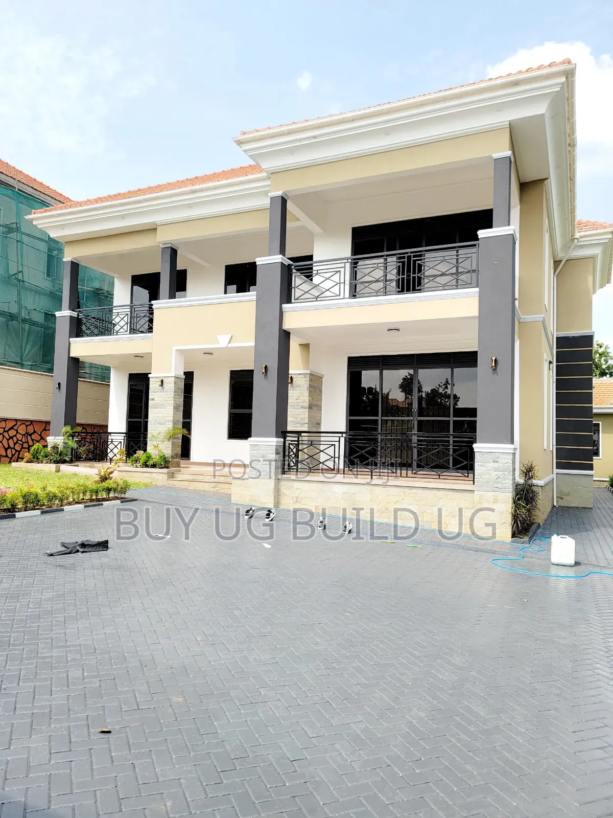5bdrm Maisonette in Bwebajja Entebe Road, Central Division for sale