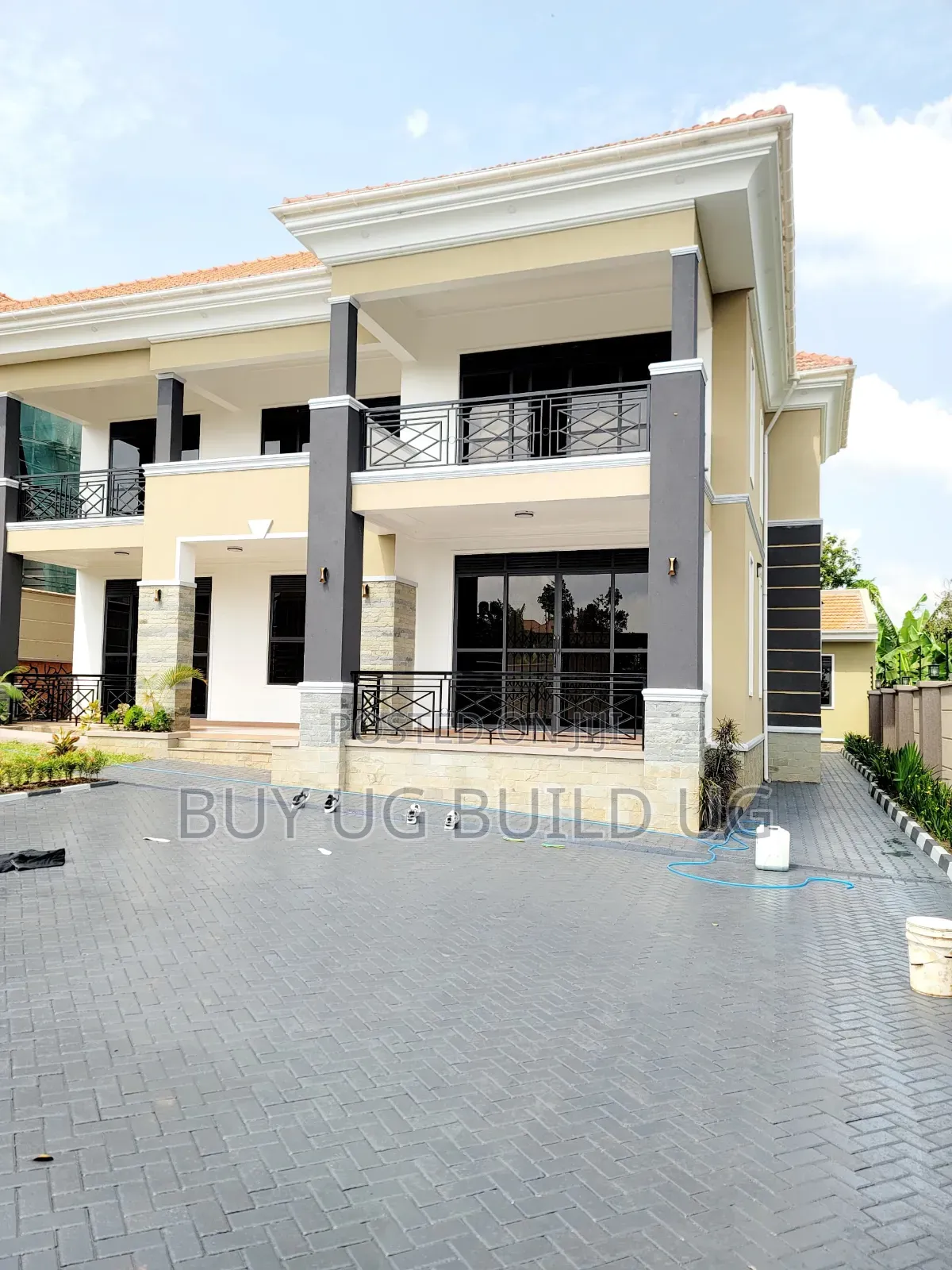 5bdrm Maisonette in Bwebajja Entebe Road, Central Division for sale