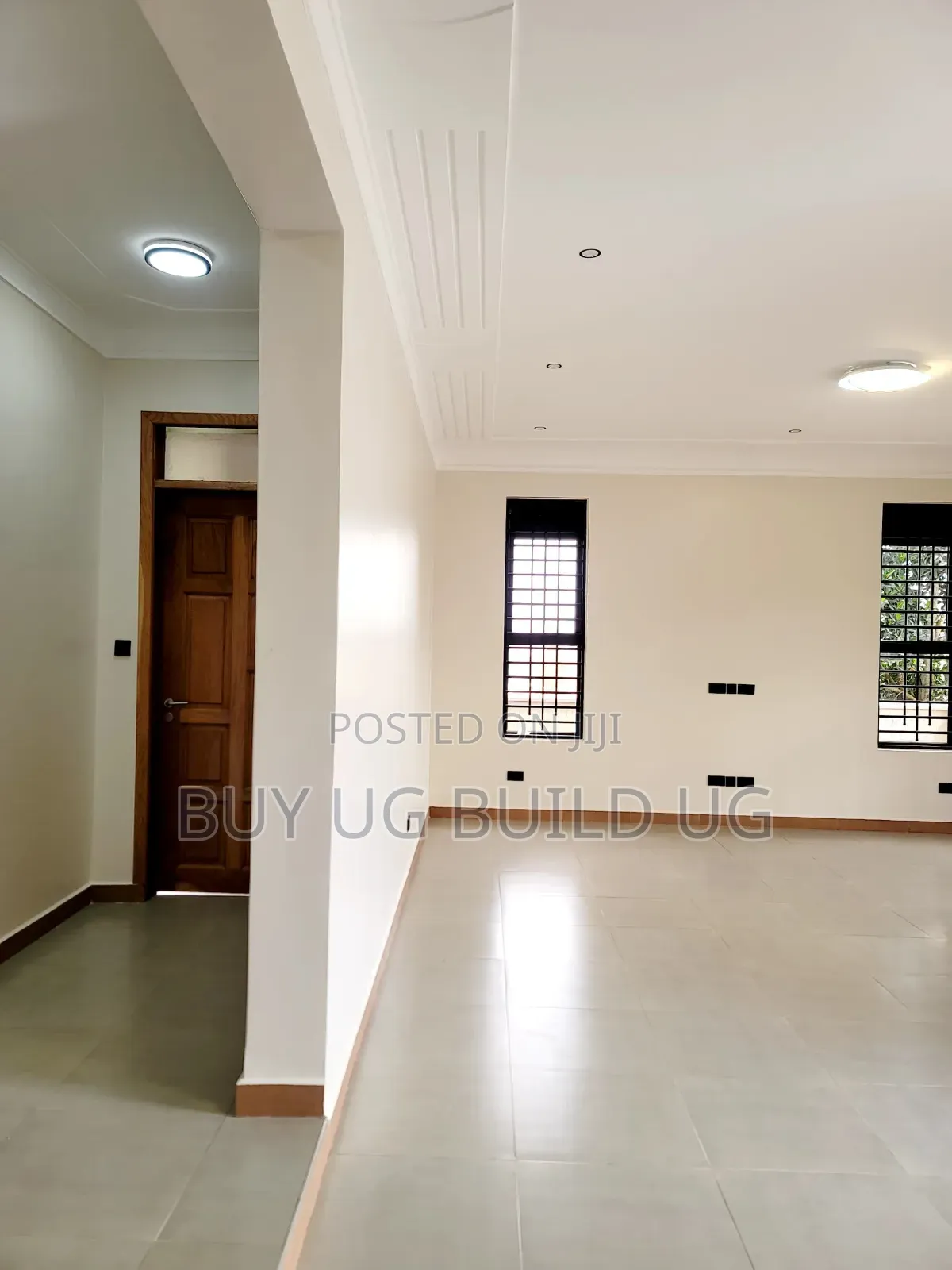 5bdrm Maisonette in Bwebajja Entebe Road, Central Division for sale