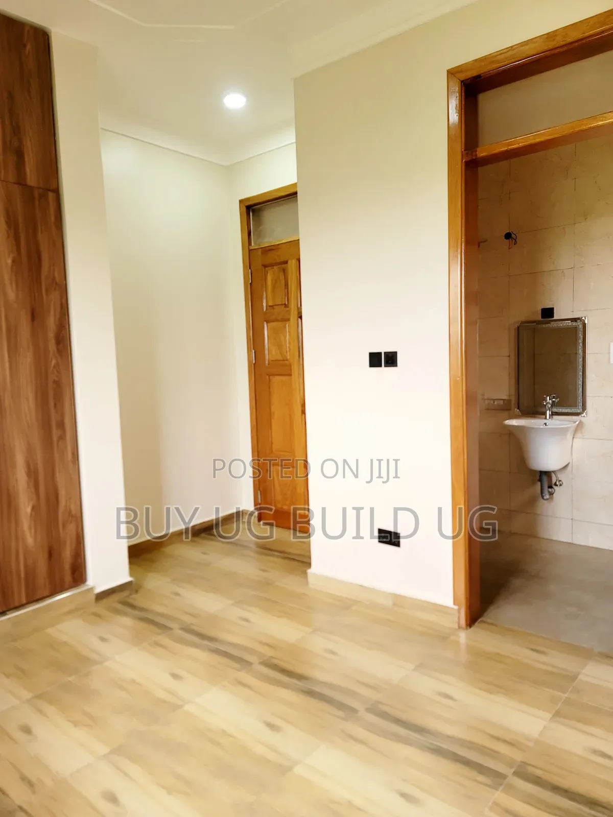 5bdrm Maisonette in Bwebajja Entebe Road, Central Division for sale