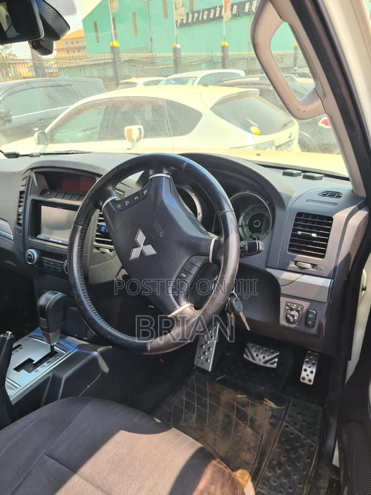Mitsubishi Pajero 2011 White