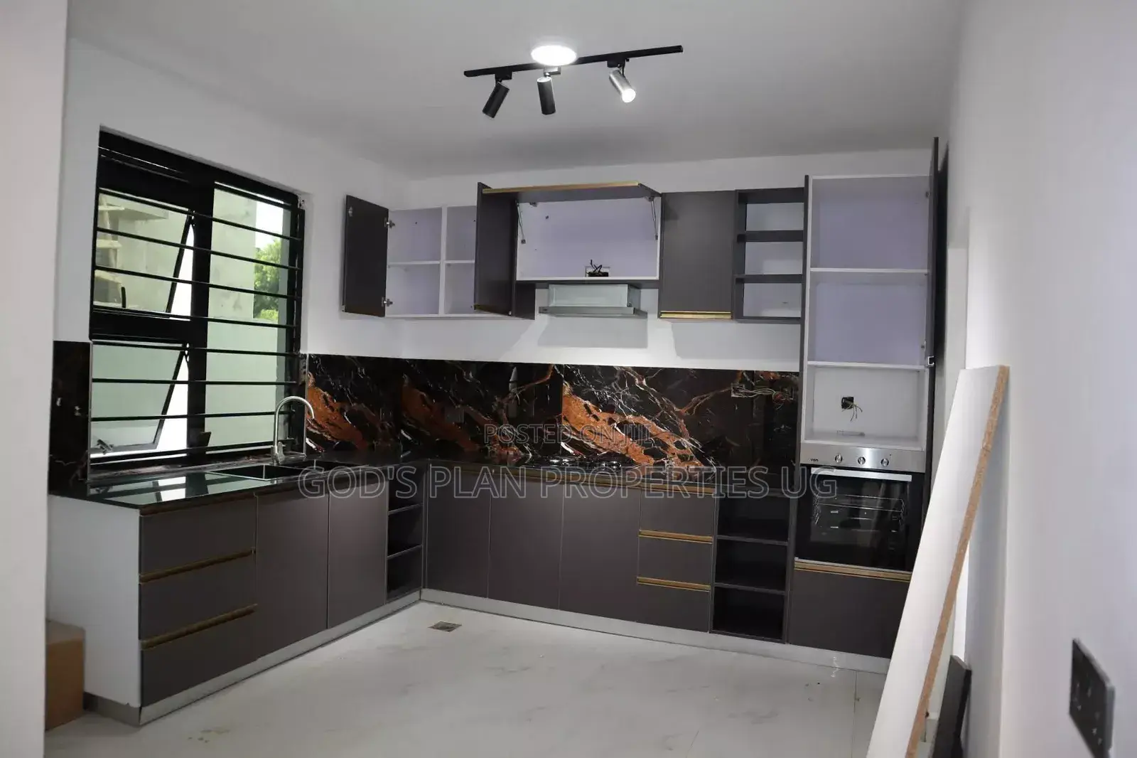 4bdrm House in Gaba Estate, Central Division for rent