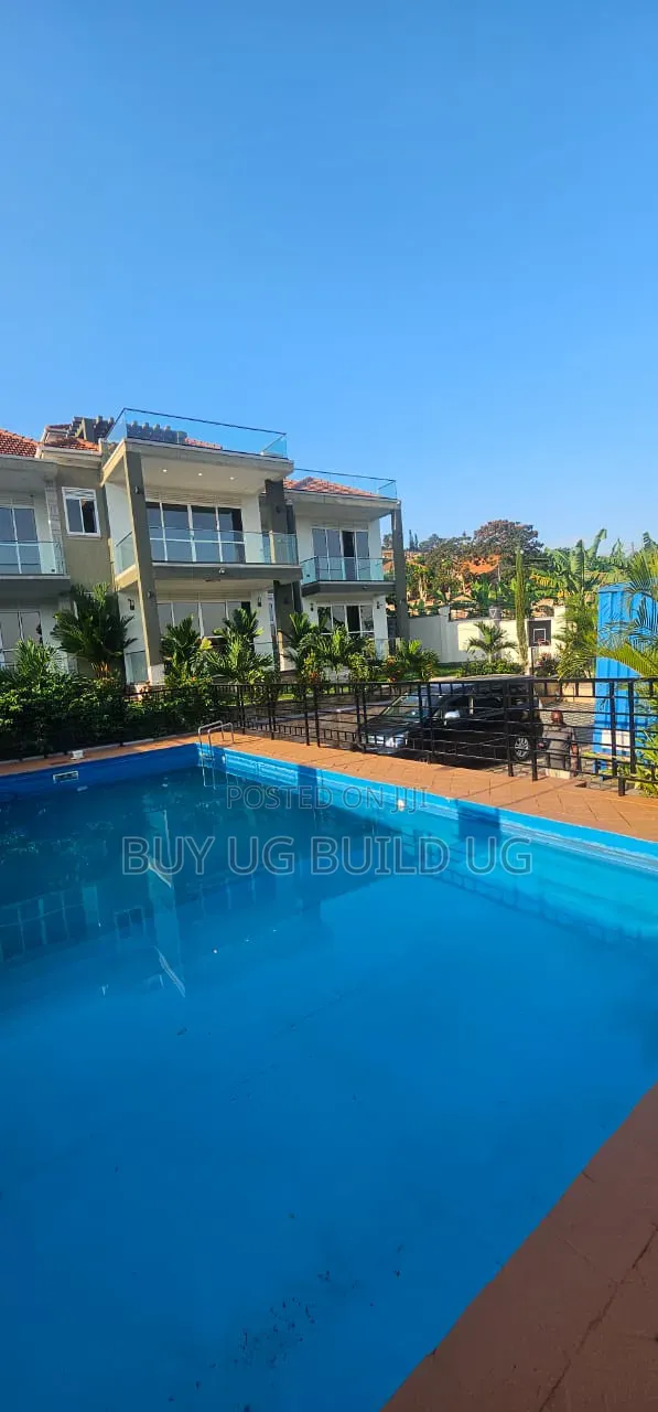 5bdrm Maisonette in Lubowa Entebe Road, Central Division for sale