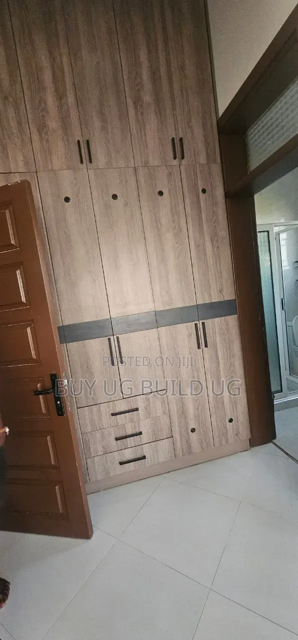 5bdrm Maisonette in Lubowa Entebe Road, Central Division for sale