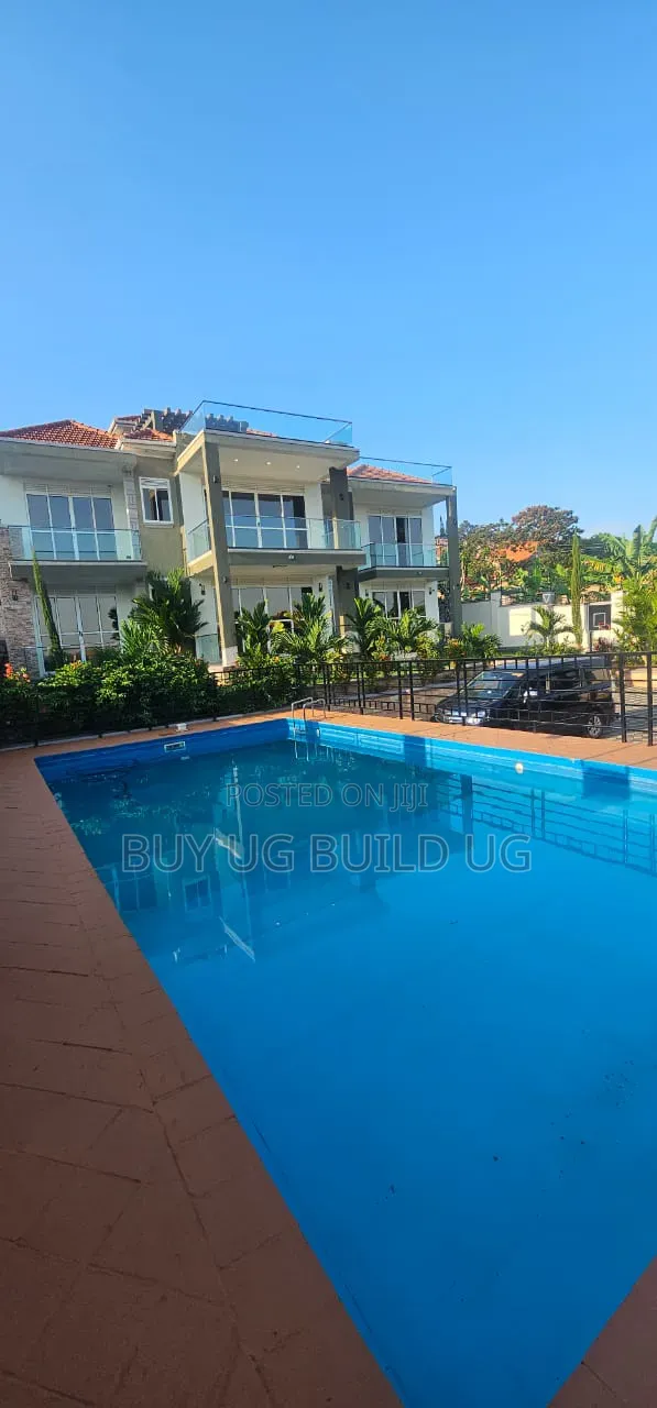 5bdrm Maisonette in Lubowa Entebe Road, Central Division for sale