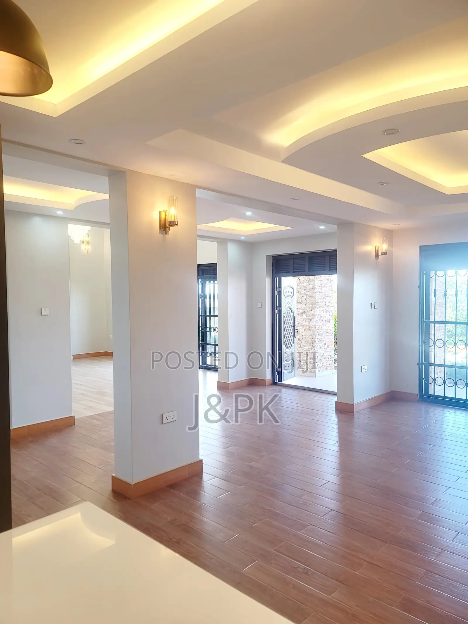 5bdrm Mansion in Katabi for sale