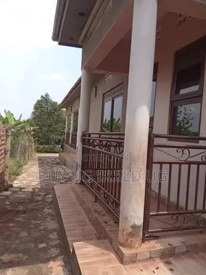5bdrm Bungalow in Mukono Town for sale