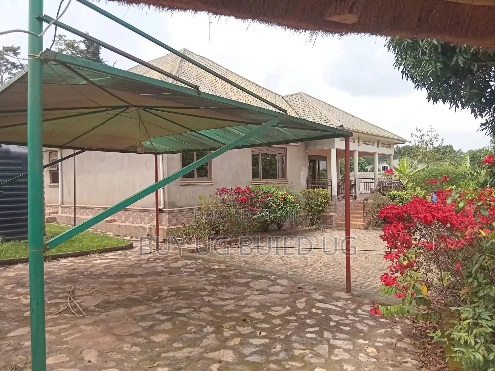 5bdrm Bungalow in Mukono Town for sale