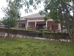 5bdrm Bungalow in Mukono Town for sale