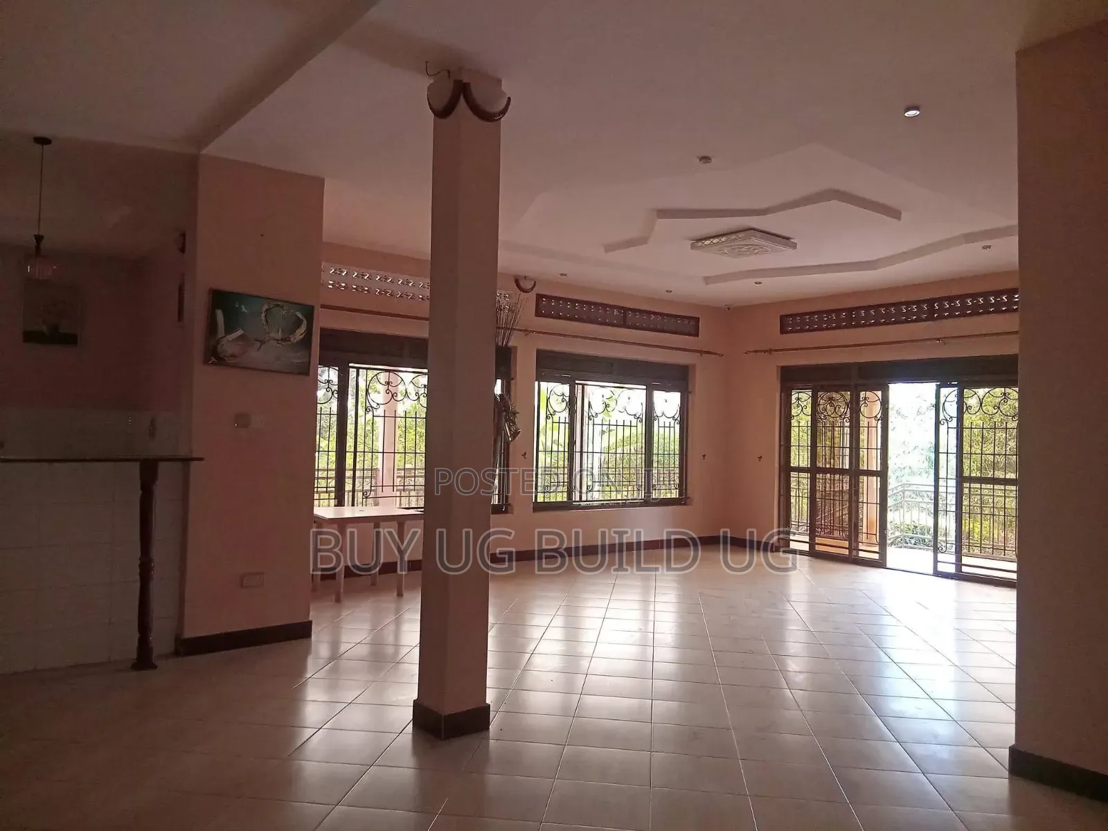 5bdrm Bungalow in Mukono Town for sale
