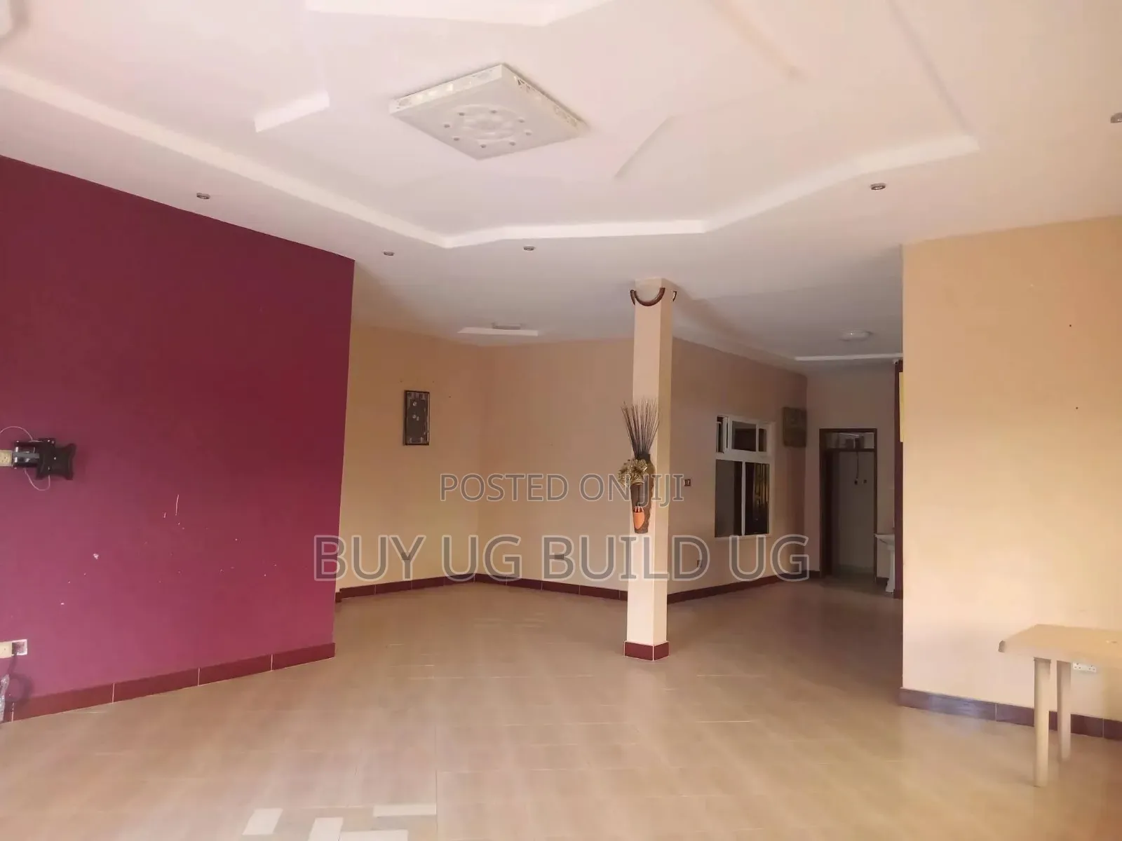 5bdrm Bungalow in Mukono Town for sale