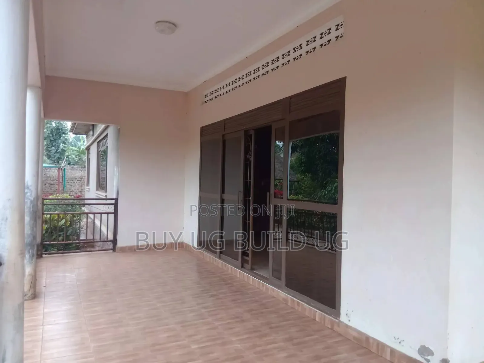 5bdrm Bungalow in Mukono Town for sale