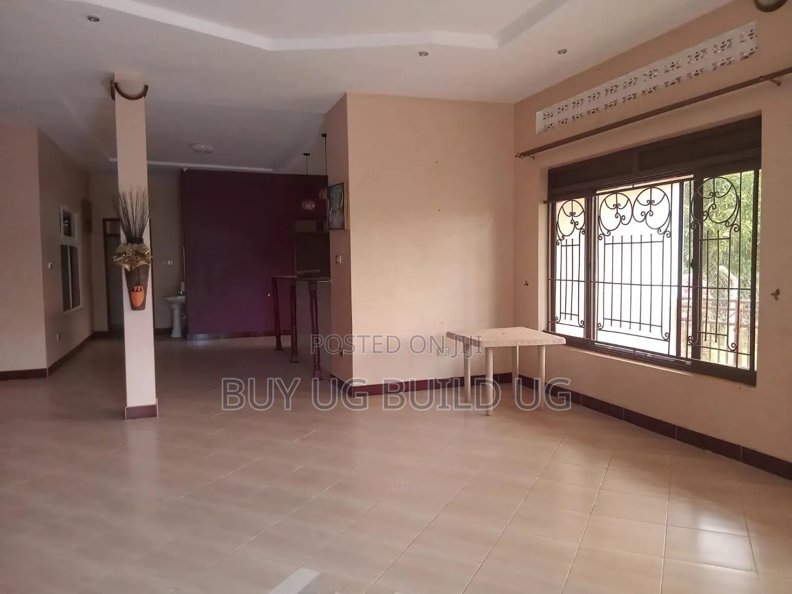 5bdrm Bungalow in Mukono Town for sale