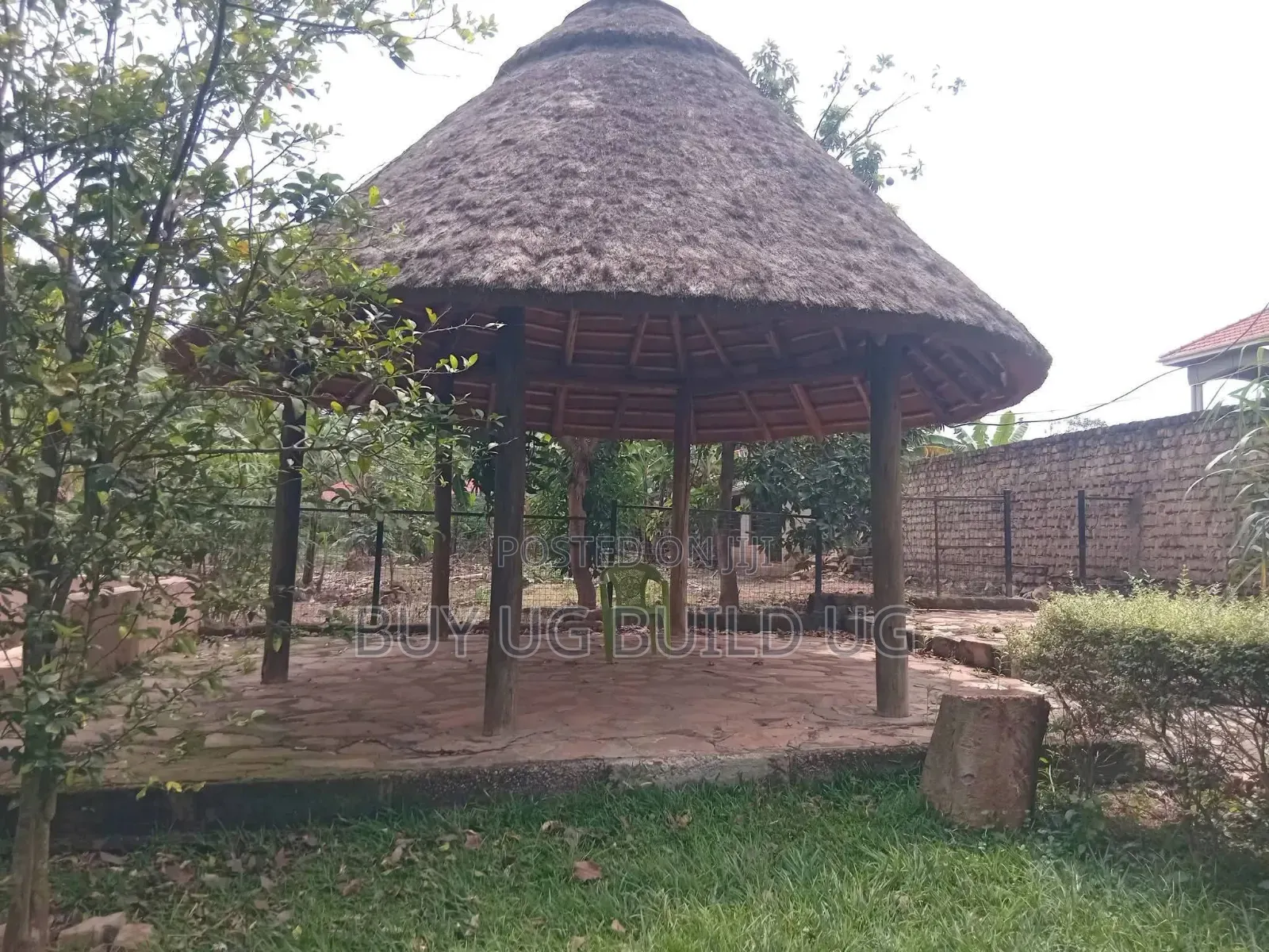 5bdrm Bungalow in Mukono Town for sale