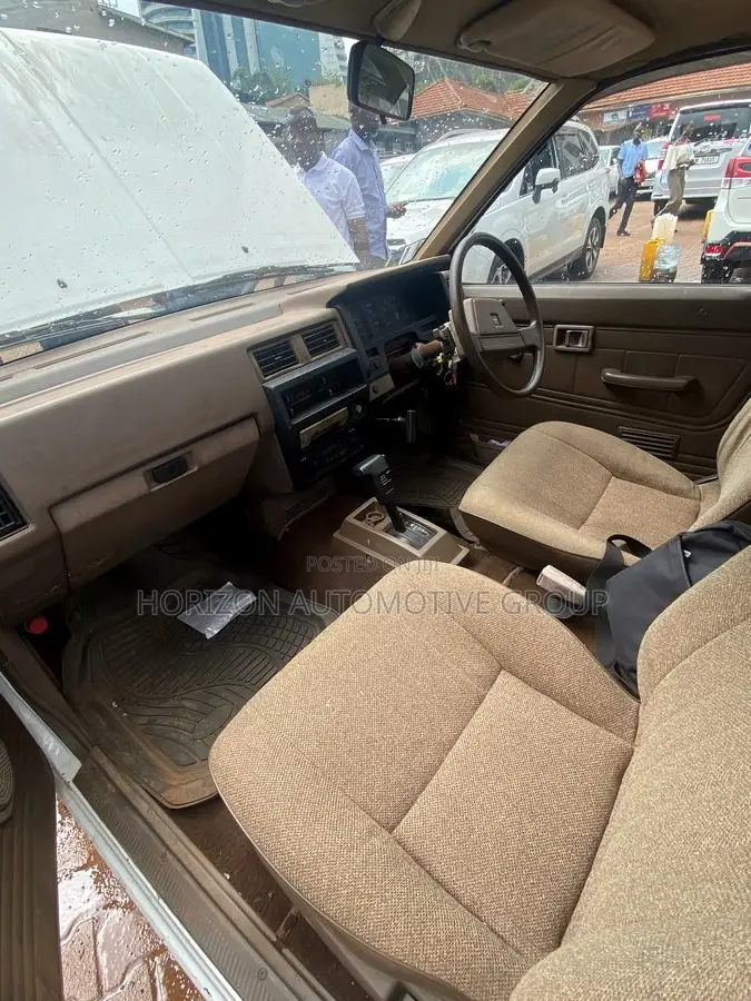 Nissan Hardbody 1990 White
