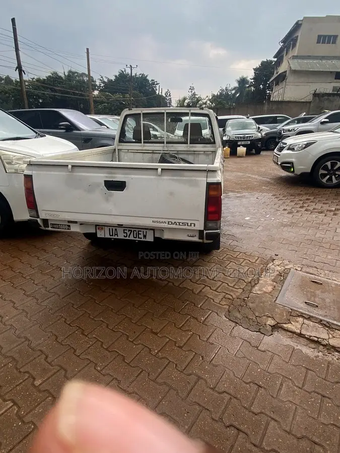 Nissan Hardbody 1990 White