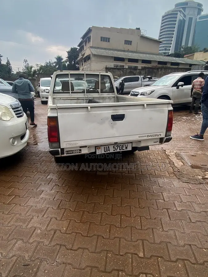 Nissan Hardbody 1990 White