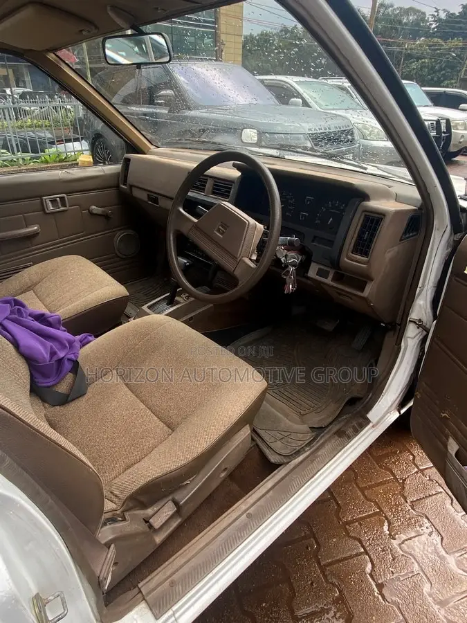 Nissan Hardbody 1990 White