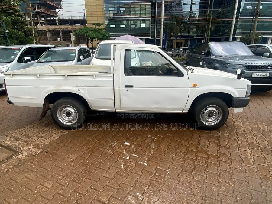Nissan Hardbody 1990 White