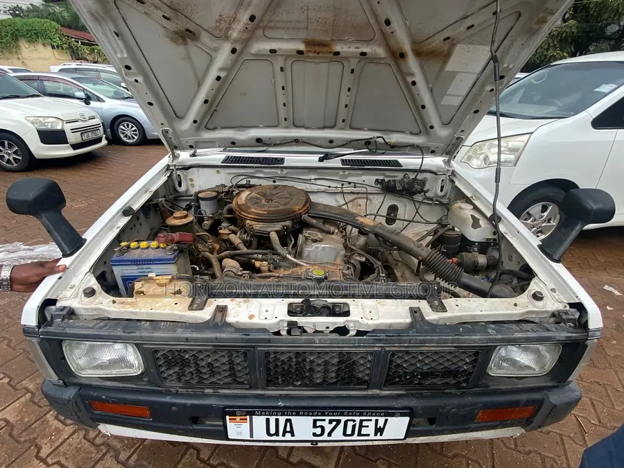 Nissan Hardbody 1990 White