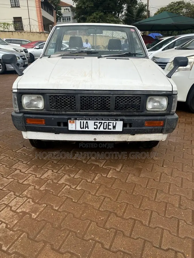 Nissan Hardbody 1990 White