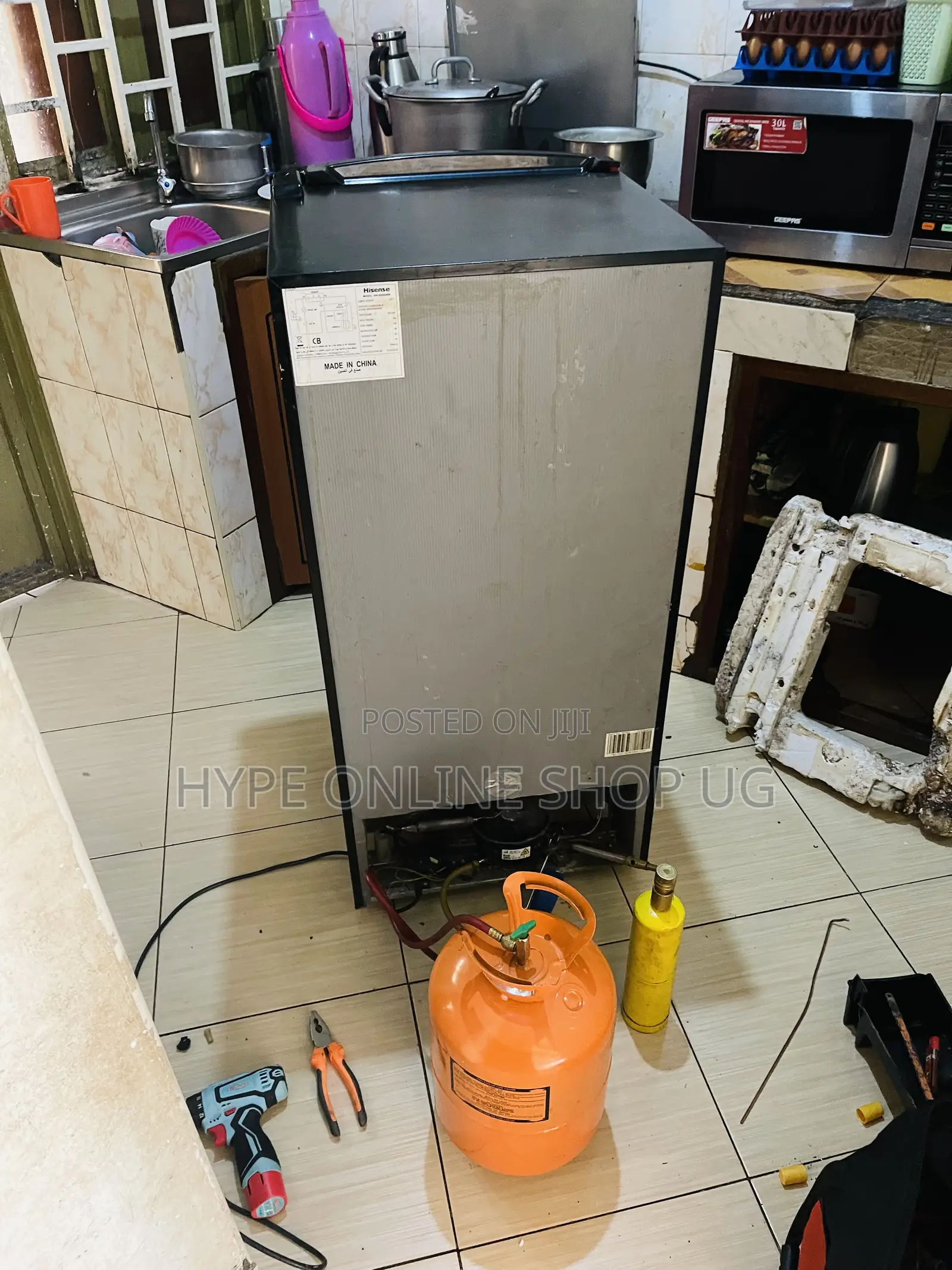 Professional Lowcharge Fridge Technician for Gas Refilling Service