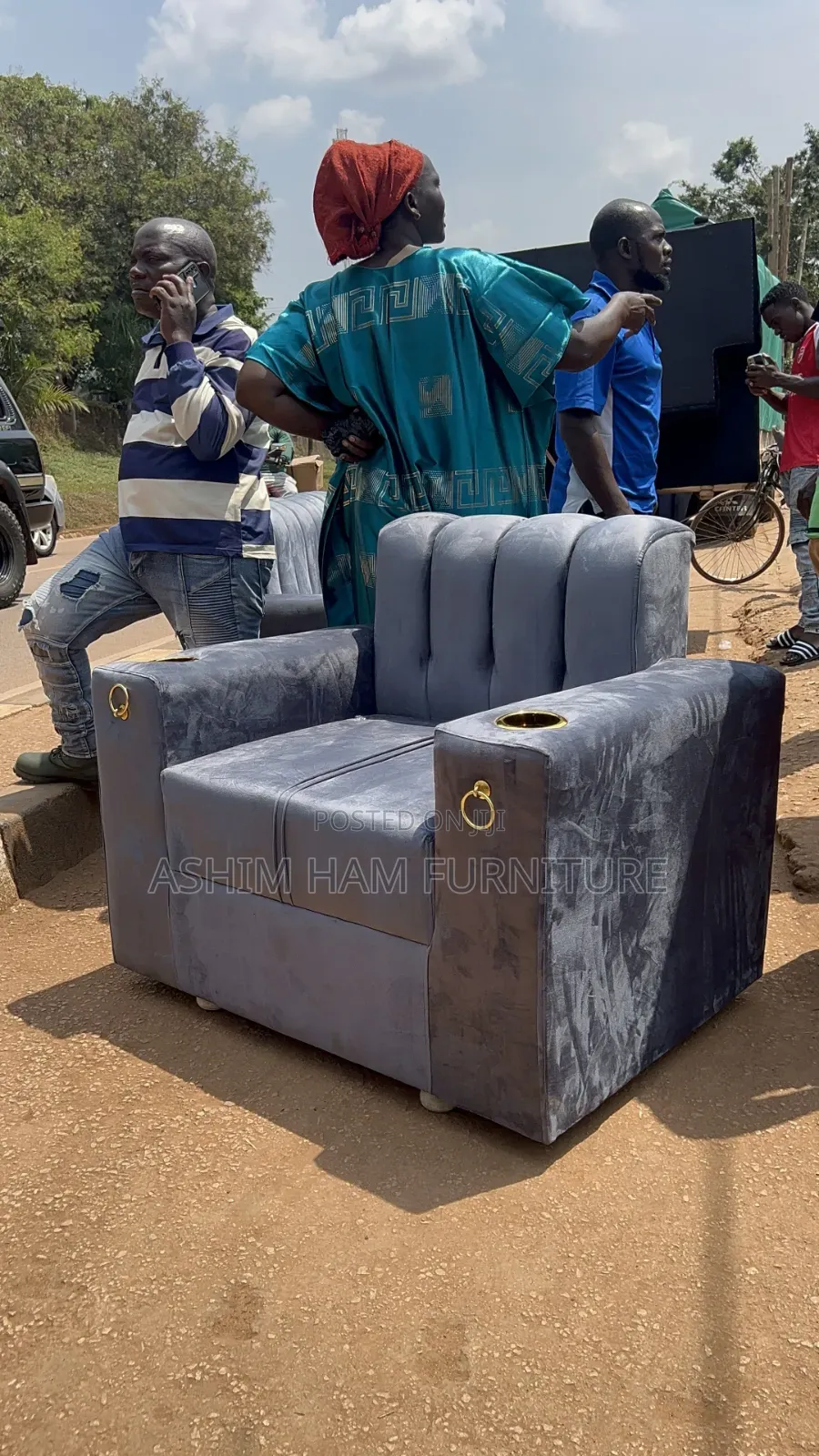 Well Designed Single Sofa