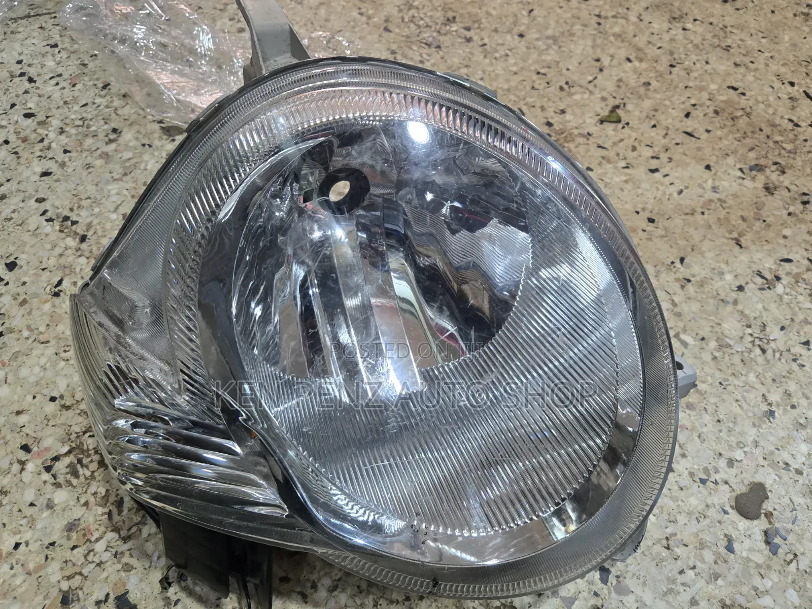Headlamps for Toyota Sienta 2007 - 2010