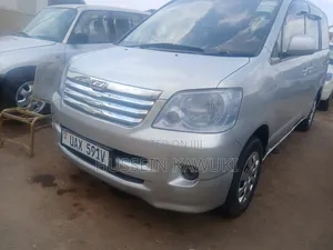 Toyota Noah 2004 Silver