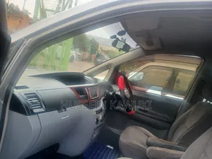 Toyota Noah 2004 Silver