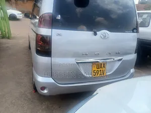 Toyota Noah 2004 Silver