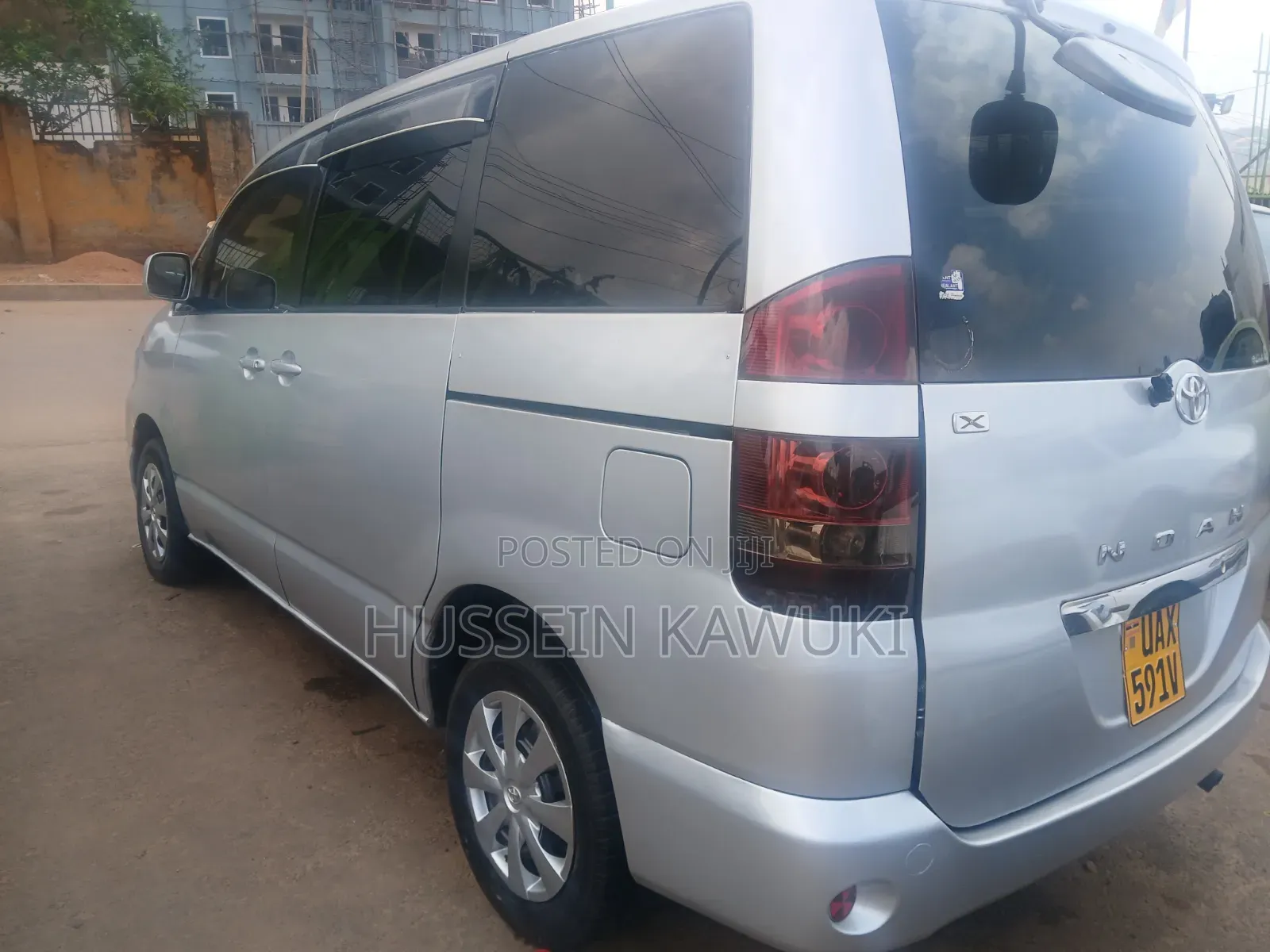 Toyota Noah 2004 Silver
