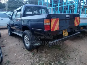 Toyota Hilux 1999 Black