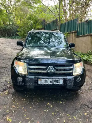 Mitsubishi Pajero 2014 Black