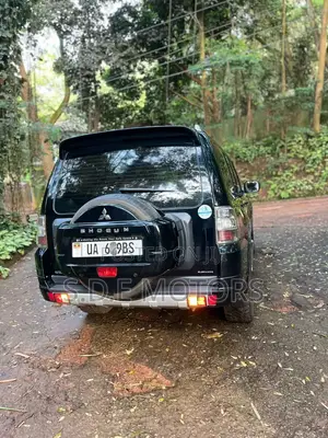 Mitsubishi Pajero 2014 Black