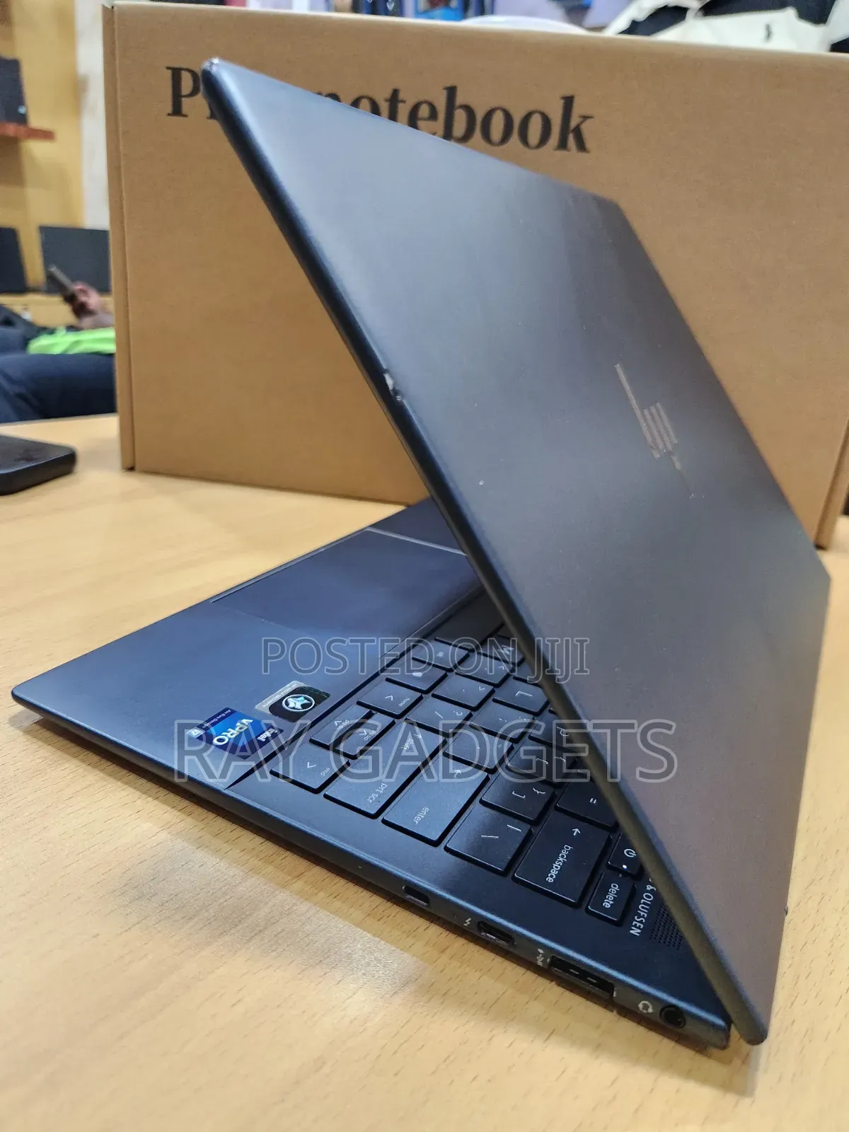 New Laptop HP Elite Dragonfly G4 32GB Intel Core i7 SSD 512GB