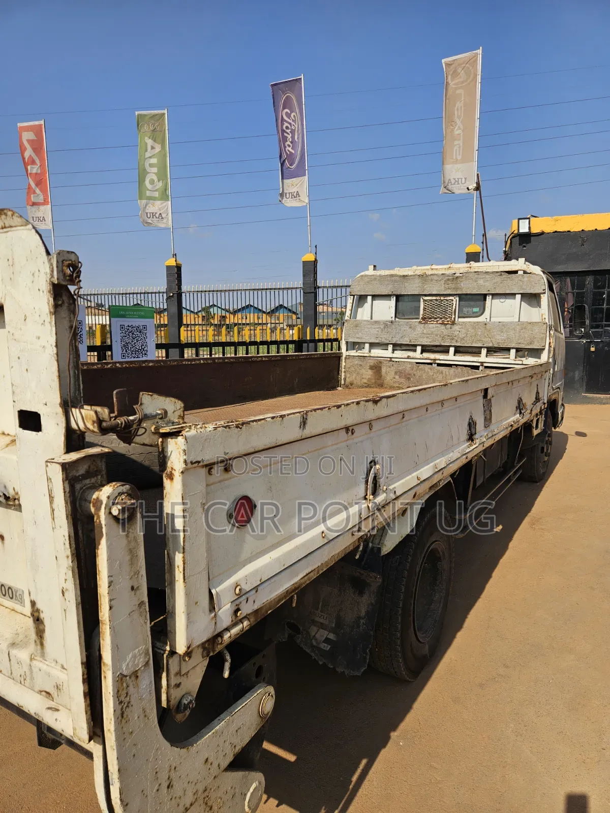 Isuzu Elf 250 Long Chasis Truck