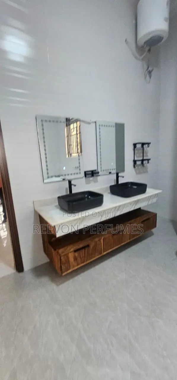 Furnished 5bdrm Block of Flats in Ssabagabo-Makindye for sale