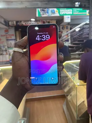 Apple iPhone XR 64 GB White
