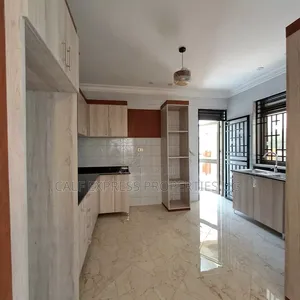 5bdrm Duplex in Kitintale Estate, Central Division for rent