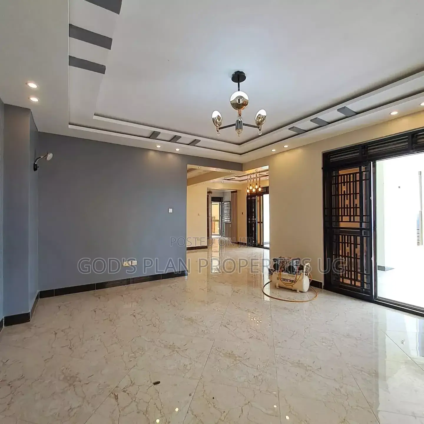 5bdrm Duplex in Kitintale Estate, Central Division for rent