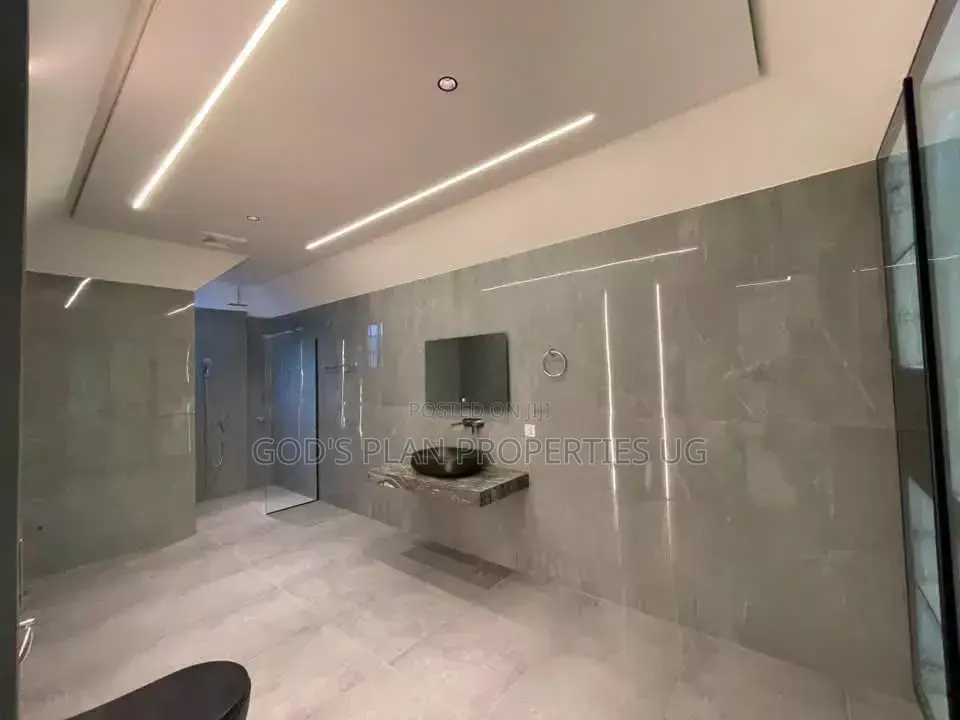 5bdrm Duplex in Kitintale Estate, Central Division for rent