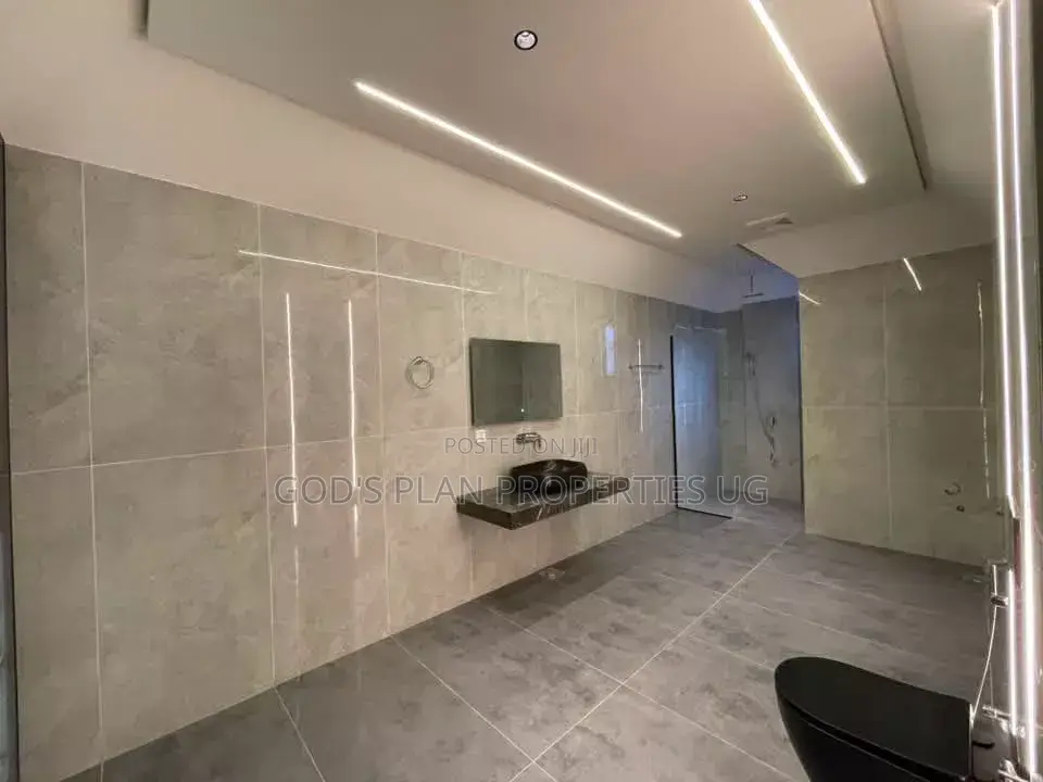 5bdrm Duplex in Kitintale Estate, Central Division for rent