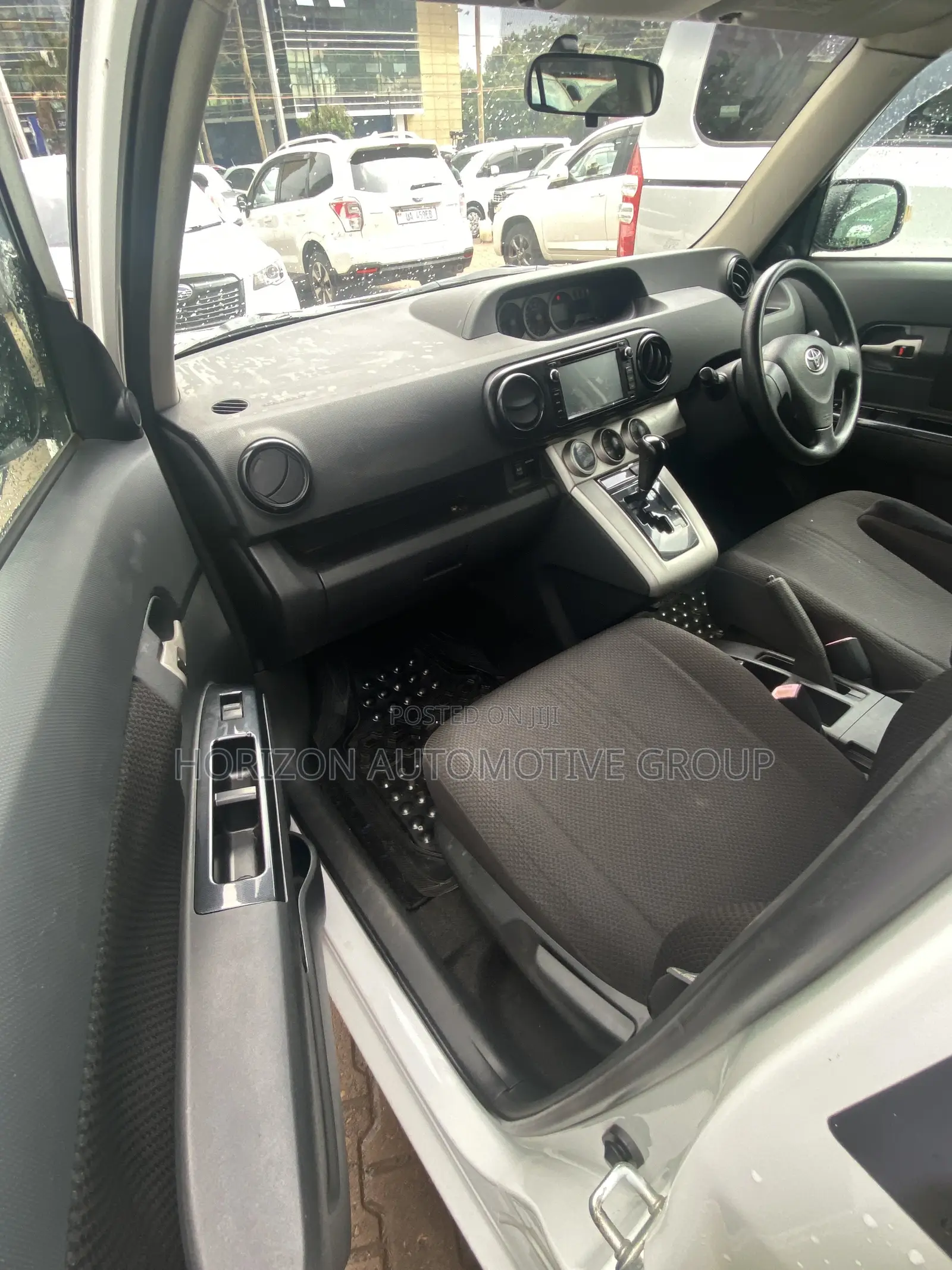Toyota Corolla Rumion Hatchback 1.5 FWD 2010 White