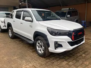 Toyota Hilux 3.0 D-4D 4x4 2015 White